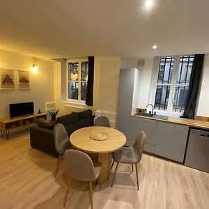 Cozy 1br+sofa Bed In Center , Lyon France